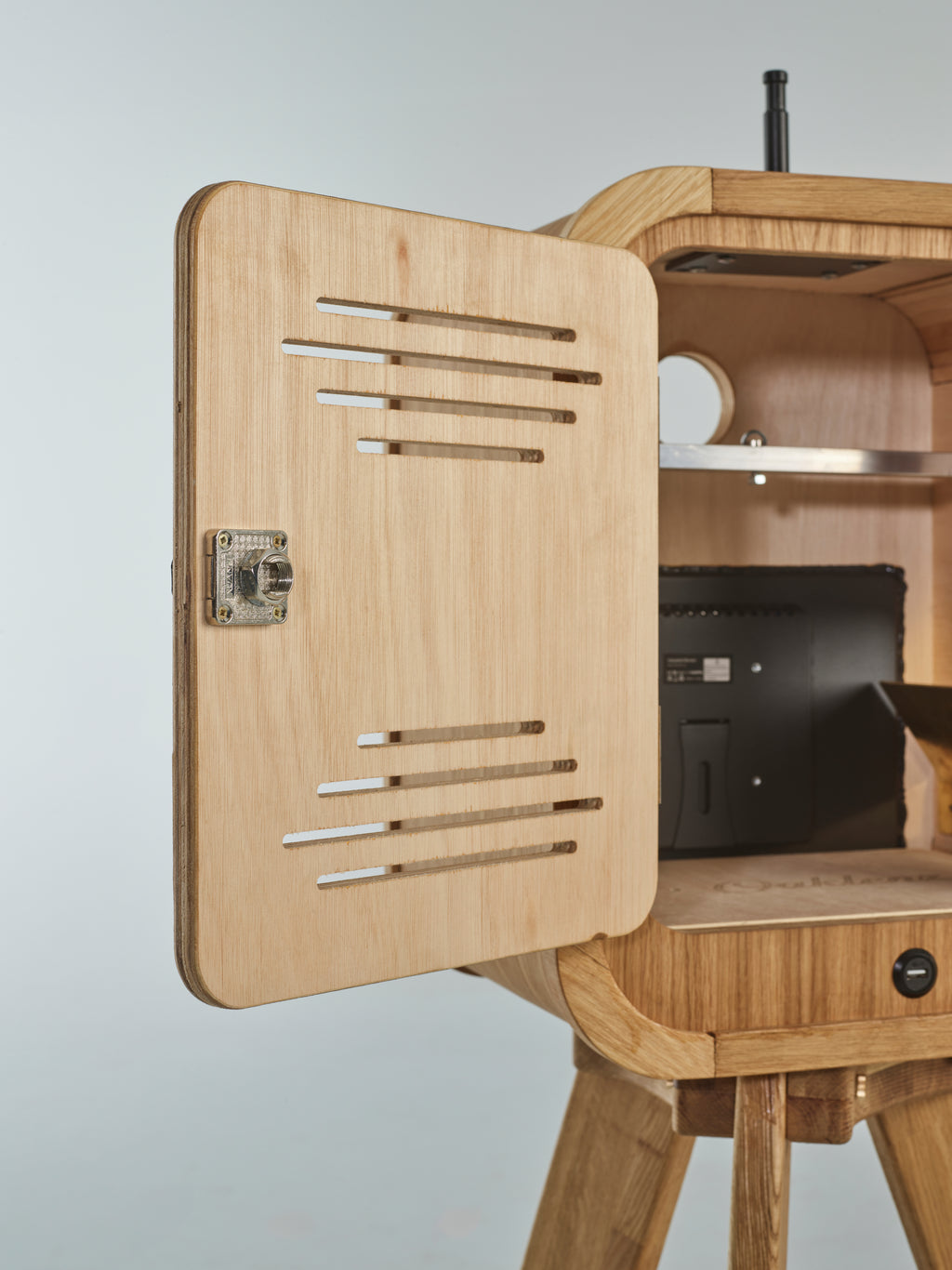 Compact Hind door